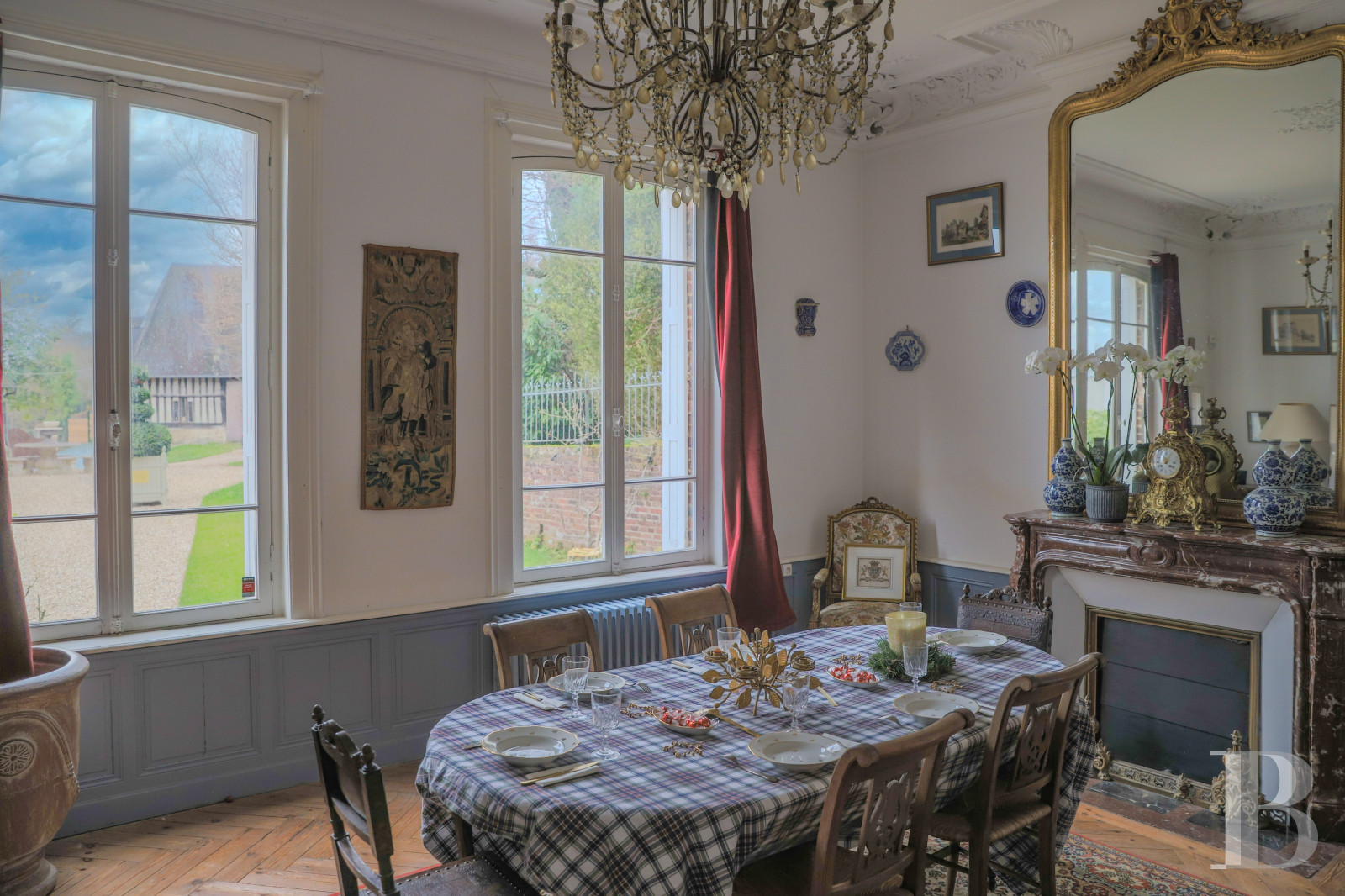 Dans le  Calvados, au pied de la  Basilique de Lisieux un manoir médiéval du 16e siècle - photo  n°9
